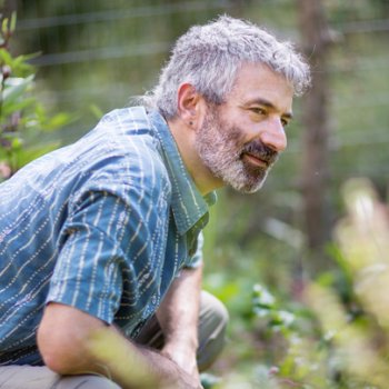 Sandor Katz sitting in a garden