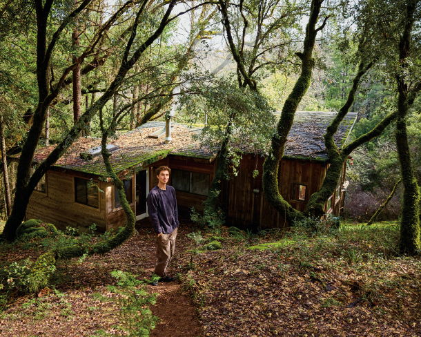 Knife maker Everett Noel lives in this cabin his parents built near Grass Valley, California. Photos by Gabriela Hasbun.