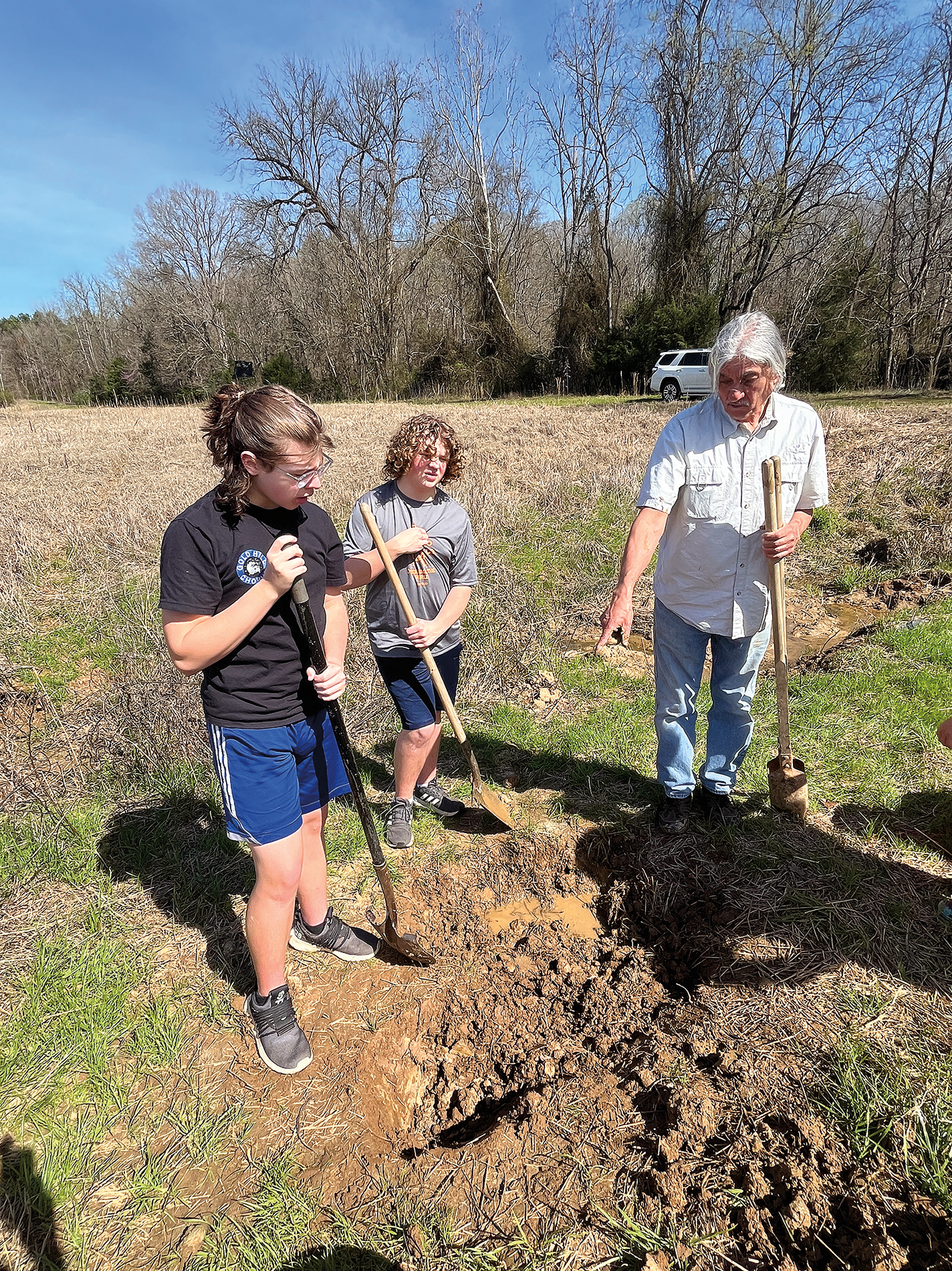 Bill Harris and kids digging clay