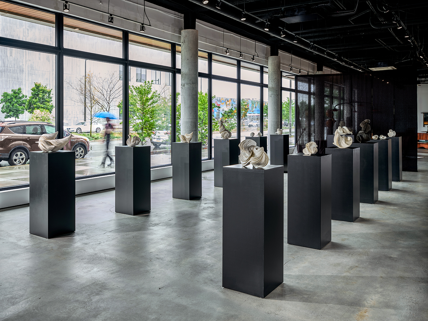 Gallery shot of solo exhibition by Japanese ceramist Tanaka Tomomi.